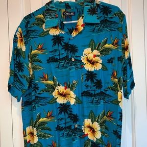 Beautiful Hawaiian Button-up Shirt Floral Pattern